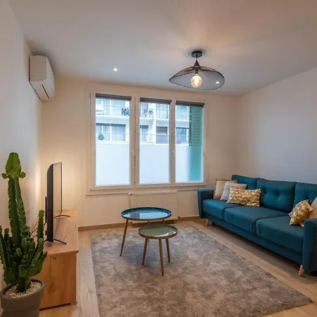 7 Rhone Super T2 Renove Avec Place De Parking Privee 아파트 안시
