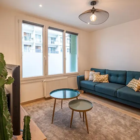 7 Rhone Super T2 Renove Avec Place De Parking Privee