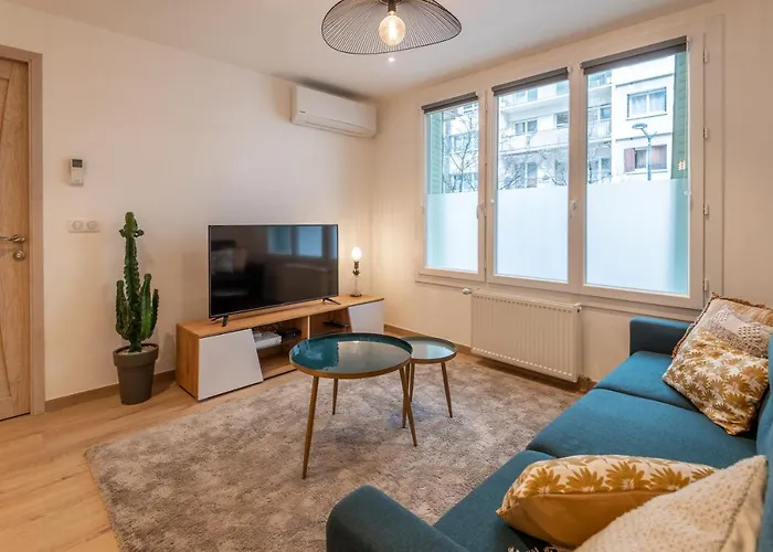 7 Rhone Super T2 Renove Avec Place De Parking Privee Apartment